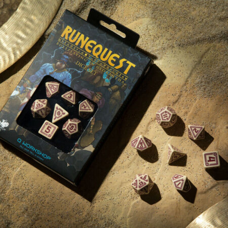 ACC QW DADOS: RUNEQUEST BEIGE & BURGUNDY DICE SET (7)