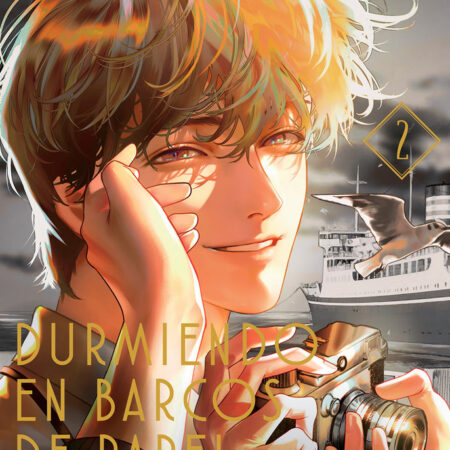 COM DURMIENDO EN BARCO DE PAPEL 02