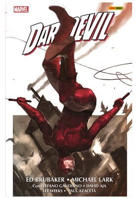 COM DAREDEVIL DE ED BRUBAKER Y MICHAEL LARK OMNIBUS 01